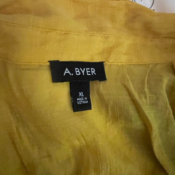 Collared button down top Mustard colored - Picture 5 of 5